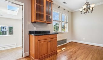 121 S FENWICK St, Arlington, VA 22204