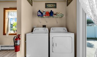 27 Carver St, Bayville, NJ 08721