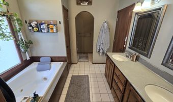 1905 Country Meadows Pl, Beatrice, NE 68310