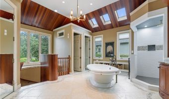 438 Club Dr, Aurora, OH 44202