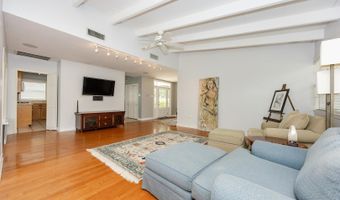 8675 W Fairway Dr, Baton Rouge, LA 70809