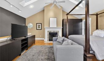 1040 Lindridge Dr NE, Atlanta, GA 30324