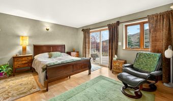 2026 Ashland Mine Rd, Ashland, OR 97520