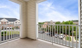 44589 YORK CREST Ter 300, Ashburn, VA 20147