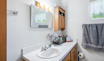 313 S Rinker Ave, Aurora, MO 65605