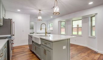 220 Rolling Hills Dr, Aledo, TX 76008