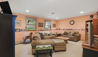 10 Sabin Dr, Airmont, NY 10901