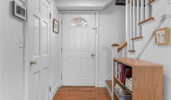 44 Bliss Mine Rd 10, Middletown, RI 02842