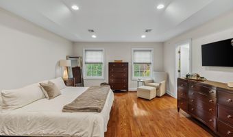 47 White Oak Ln, Aberdeen, NJ 07747