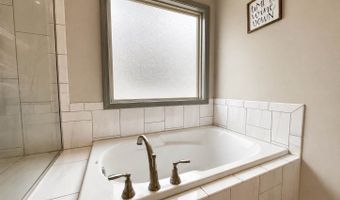 16030 Craig St, Basehor, KS 66007