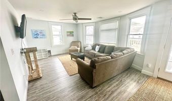 693 Thames St 2, Newport, RI 02840