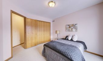 825 Brookside Dr, Ann Arbor, MI 48105