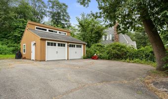 7 Tamarack Dr, Clinton, CT 06413