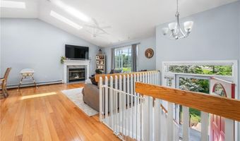 153 Grandview Ave, Lincoln, RI 02865