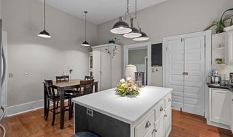 802 N Poplar St, Aberdeen, NC 28315