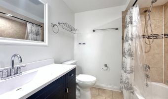 735 N Swift Rd 102, Addison, IL 60101