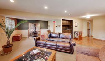 2819 N Kennicott Ave, Arlington Heights, IL 60004