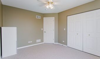 3 BLACKWOLF Ct, Algonquin, IL 60102