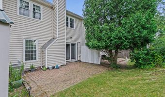 5 Woodside Dr, Albany, NY 12208