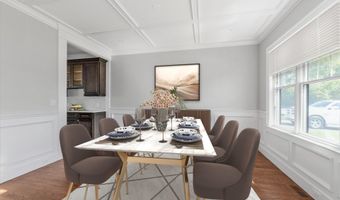 109 Greenway, Albertson, NY 11507