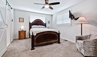 2 Purfleet Dr, Bella Vista, AR 72715