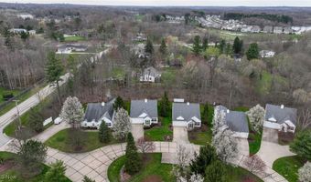 194 Kensington Ct, Aurora, OH 44202