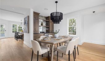 104 Second St, Newport, RI 02840