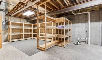 1124 12th Ave SE, Altoona, IA 50009