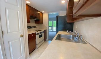 515 Ponds Edge Ln, Allentown, PA 18104
