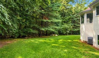 7 Foxwood Dr, Lincoln, RI 02865