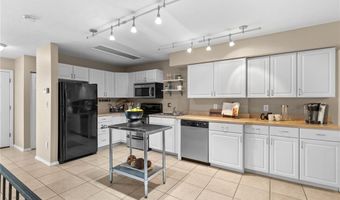 1220 Wicklow Rd J, Ballwin, MO 63021