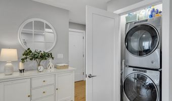 10 Everett 304, Boston, MA 02128