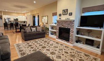 10 Juniper Pl 10, Bohemia, NY 11716