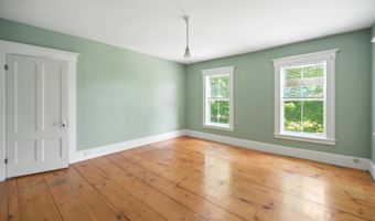 36 CHESTER St, Chester, NH 03036