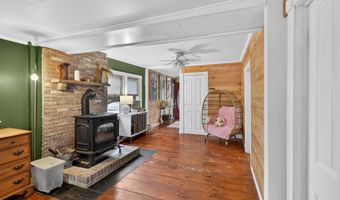 6 North Rd, Foster, RI 02825