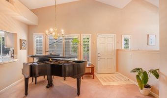 2016 Stonefield Ln, Santa Rosa, CA 95403