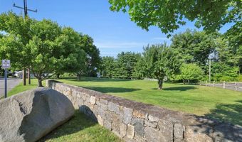 1 E Gate Rd, Danbury, CT 06811