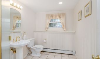 7 Side Hill Ln, Danbury, CT 06810