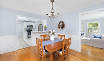 221 Trinity St, Warwick, RI 02886