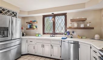 9 Plantation Dr, Cumberland, RI 02864