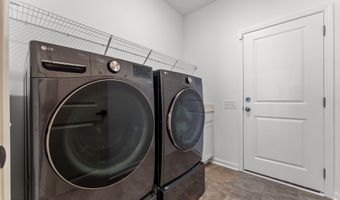 51 Walkabout Dr, Aberdeen, NC 28315