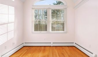 38 Miss Fry Dr, East Greenwich, RI 02818