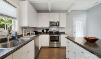 40 Hyde Park Pl, Arden, NC 28704
