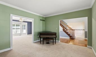 477 Redwood Forest Dr, Ballwin, MO 63021