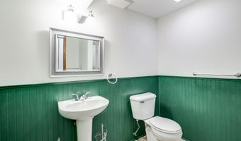 118 Chapel Dr, Andover, KS 67002