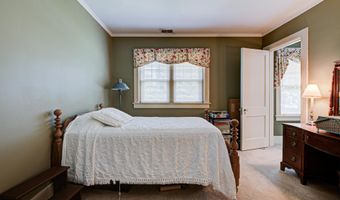 916 Audubon Pkwy, Audubon Park, KY 40213