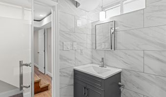 2100 27TH St S, Arlington, VA 22206