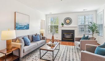 4691 LONGSTREET Ln 202, Alexandria, VA 22311