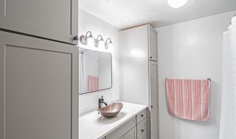 171 N 8th St, Ashton, ID 83420