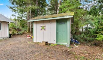 142 S QUADRANT St, Rockaway Beach, OR 97136